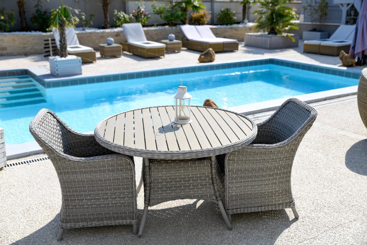 Bed & Breakfast De La Croix - A 4 Minutes De L'a26 Avec Parking 3*