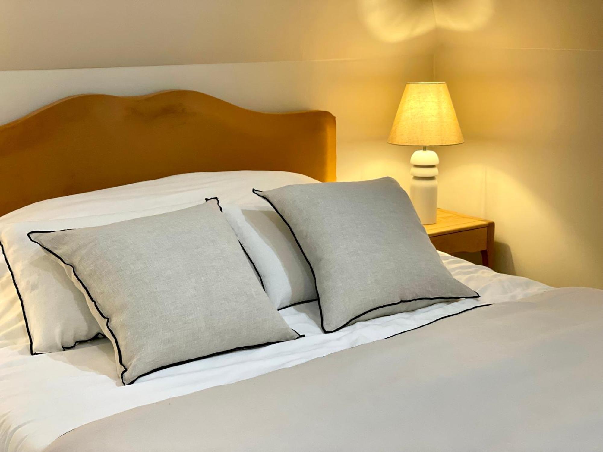 De La Croix - A 4 Minutes De L'a26 Avec Parking Bed & Breakfast