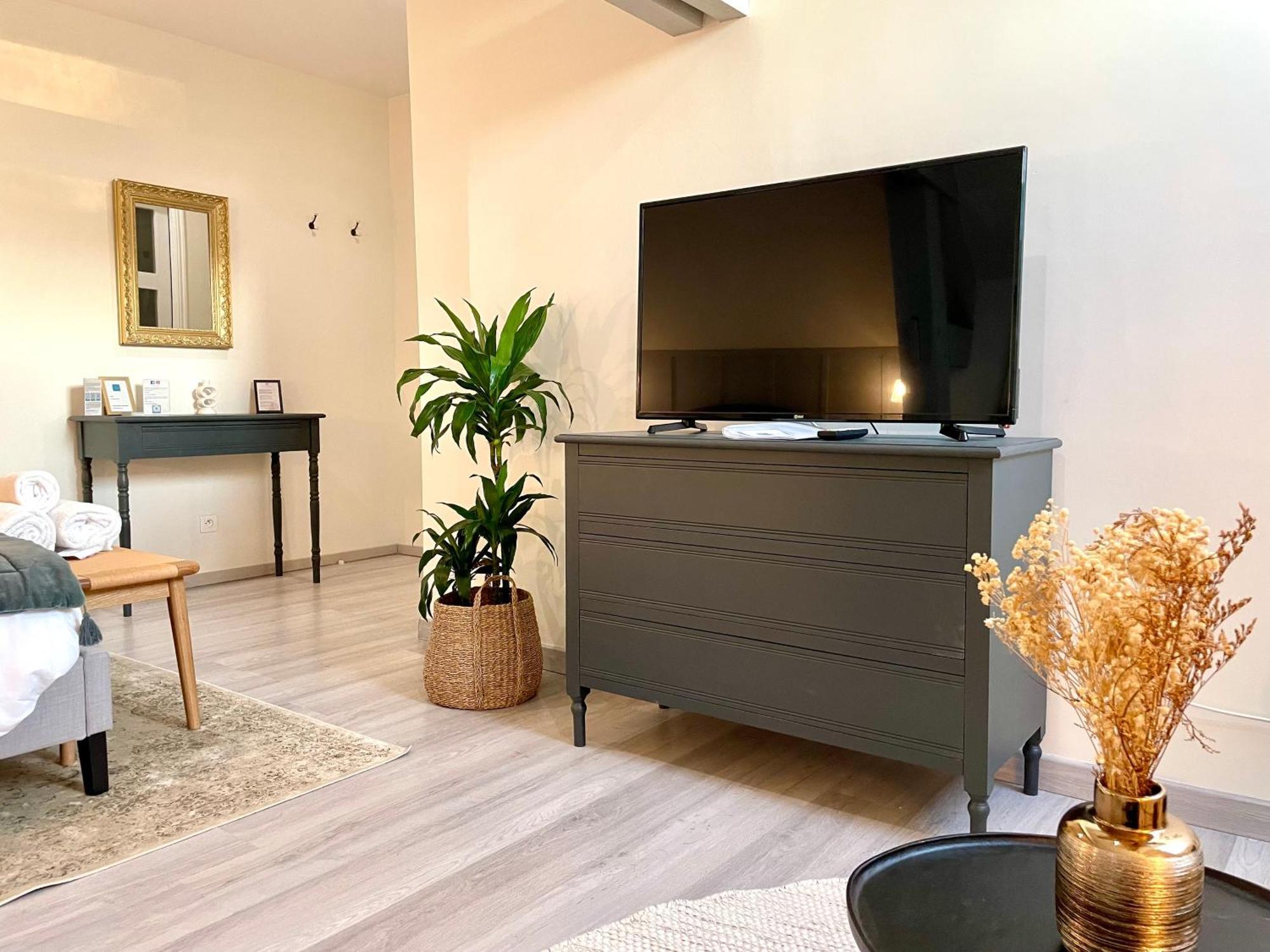 Bed & Breakfast De La Croix - A 4 Minutes De L'a26 Avec Parking 3*