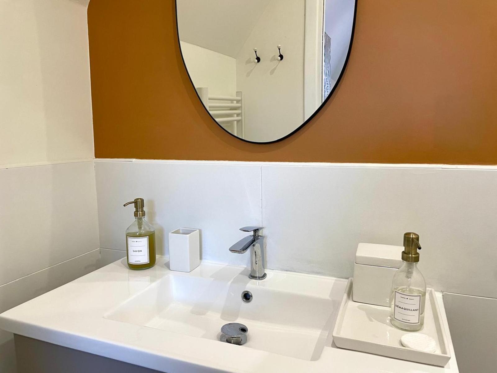 De La Croix - A 4 Minutes De L'a26 Avec Parking Bed & Breakfast 3*