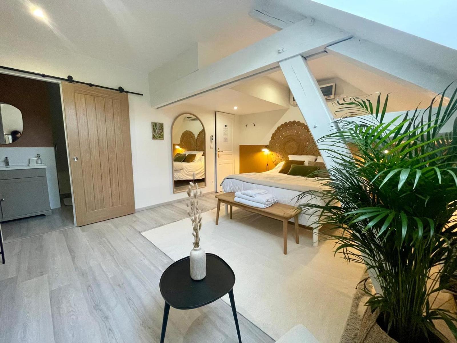Bed & Breakfast De La Croix - A 4 Minutes De L'a26 Avec Parking 3*
